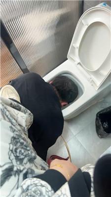 【橘子没熟】小白鞋踩虐/头压马桶舔圣水 JS250226-34 艾彩调教库 第12张