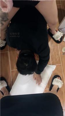 【小凤梨】姐妹花玩虐废物绿帽【双视角版】 JS250219-33 艾彩调教库 第8张