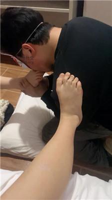 【小凤梨】姐妹花玩虐废物绿帽【双视角版】 JS250219-33-HD绳艺资源网
