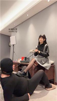 【素人挖掘机】可爱小主皮鞋黑丝虐绿奴 bf50477-HD绳艺资源网