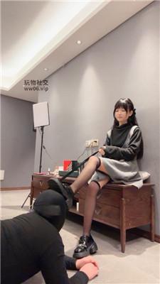【素人挖掘机】可爱小主皮鞋黑丝虐绿奴 bf50477 艾彩调教库 第9张