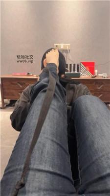 【素人挖掘机】臭脚丫捂脸/高跟短靴踩/骑马转胯 bf50400 网友原创 第17张