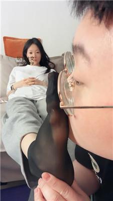 【埋汰】美足踩虐废物家奴 JS250217-8 艾彩调教库 第14张