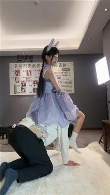 【猴歌】cos女神-皮鞋白袜-坐脸踩踏 bf50819 艾彩资料库 第4张