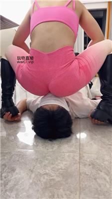 【南月女神】长靴踩踏喂食/胯下羞辱/坐脸窒息 bf50900 艾彩调教库 第12张