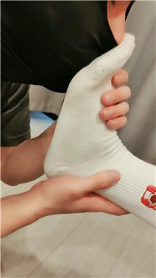 【青岛00后学生情侣主】铆钉高跟+长靴狂舔/强制吃byt/虐乳 JS250113-2 艾彩调教库 第20张