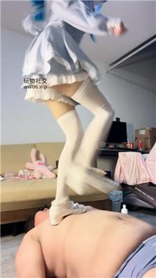 【奶味小仙女】肉丝脚捂脸深喉/舔超脏鞋底/全体重踩 bf49319 网友原创 第18张