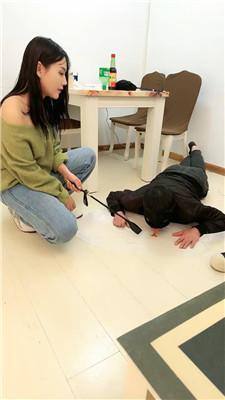 【乔伊】双S-运动鞋暴力踢踹虐打/脚下喂食【三视角版】 bf49221 艾彩调教库 第14张