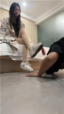 【沐沐大大】鞭打/舔脏地板/脏小白鞋肉丝跳踩 bf49226 艾彩调教库 第2张