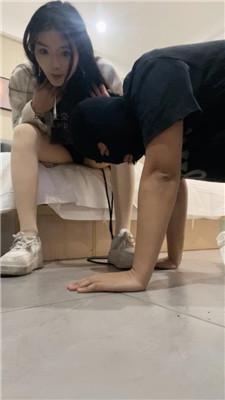 【沐沐大大】鞭打/舔脏地板/脏小白鞋肉丝跳踩 bf49226 艾彩调教库 第11张