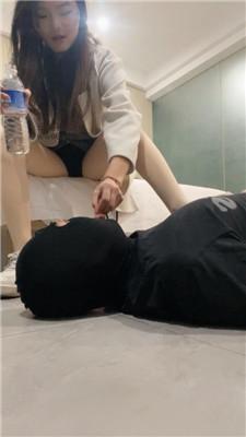 【沐沐大大】鞭打/舔脏地板/脏小白鞋肉丝跳踩 bf49226 艾彩调教库 第7张