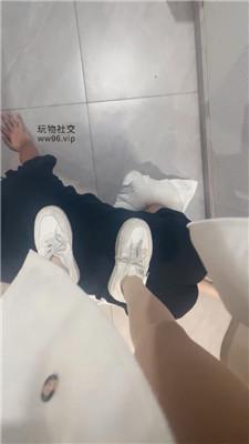 【沐沐大大】鞭打/舔脏地板/脏小白鞋肉丝跳踩 bf49226 艾彩调教库 第13张