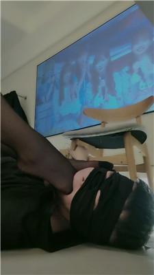 【甜沁】桌底视角-长靴黑丝碾压踩【双视角版】 bf49202 艾彩调教库 第11张