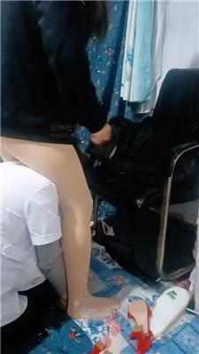 【伪娘和人妻】虐蓬头垢面的狗-喂圣水/肉丝脚舔 bf49227 艾彩调教库 第2张