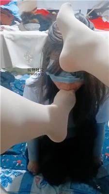 【伪娘和人妻】虐蓬头垢面的狗-喂圣水/肉丝脚舔 bf49227 艾彩调教库 第11张
