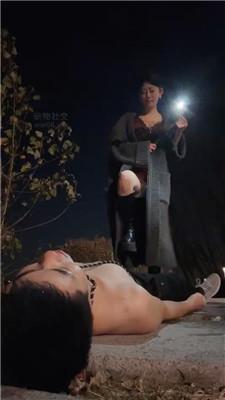 【南京小小】深夜户外遛狗/长靴踩踏坐脸 bf49201 艾彩调教库 第13张