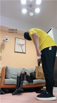 【一唯】外卖小哥偷舔鞋的下场 bf49185-HD绳艺资源网