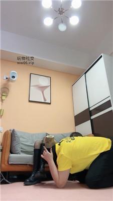 【一唯】外卖小哥偷舔鞋的下场 bf49185 艾彩调教库 第4张