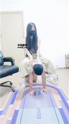 【南月女神】白袜脚踩废物奴 JS250315-22 艾彩调教库 第18张