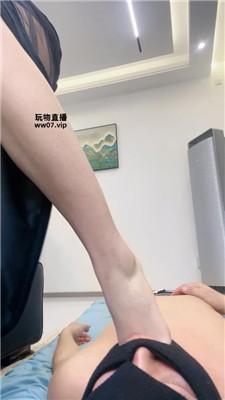 【拉克丝】裸足狂舔/强制滴蜡/竹子狠抽 JS250313-19 艾彩调教库 第3张