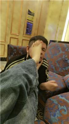 【文文文】素人S-酸臭脚丫蹂躏踩 JS250313-28 艾彩调教库 第2张