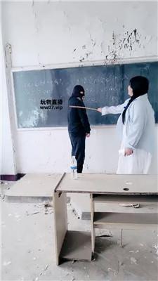 【营】户外-荒废教室惩罚学生奴【上】 JS250312-3 艾彩调教库 第2张