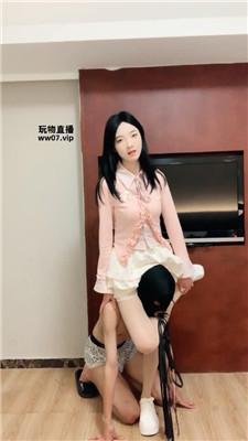 【千千】小白鞋踩踏鞭打/腿绞/加官窒息 bf51301 艾彩调教库 第5张