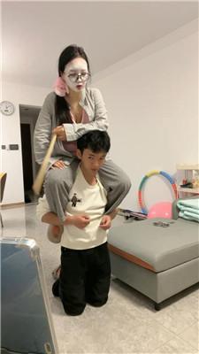 【薇薇】奶狗家奴下跪伺候 bf51283 艾彩调教库 第11张