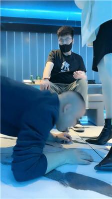 【斯羽情侣主】KTV-情侣主-脏鞋踩虐绿帽【双视角版】 JS250318-12 艾彩调教库 第2张