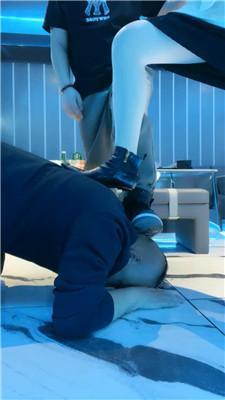 【斯羽情侣主】KTV-情侣主-脏鞋踩虐绿帽【双视角版】 JS250318-12 艾彩调教库 第7张