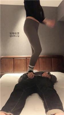 【宝娜】骑马胯下辱-白袜脚踩虐 bf51508 艾彩调教库 第5张