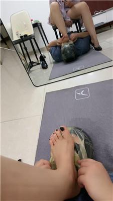 【乔伊】臭脚丫强制窒息 JS250319-15 艾彩调教库 第15张