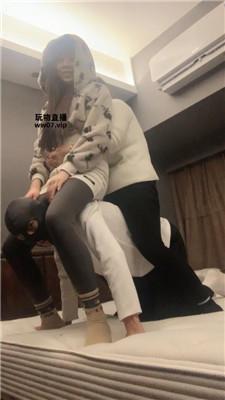 【宝娜】双S-原味棉袜脚踩虐 bf51495 艾彩调教库 第5张