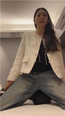 【伊未】皮鞋白袜碾压踩虐 bf51501 艾彩调教库 第10张