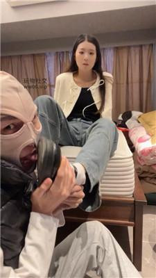 【伊未】皮鞋白袜碾压踩虐 bf51501 艾彩调教库 第4张
