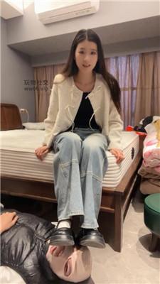 【伊未】皮鞋白袜碾压踩虐 bf51501 艾彩调教库 第2张