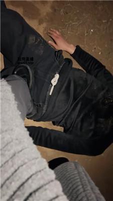 【刘二狗】户外短靴黑袜玉足虐 JS250318-19 艾彩调教库 第6张