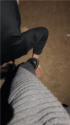 【刘二狗】户外短靴黑袜玉足虐 JS250318-19 艾彩调教库 第4张