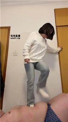 【佳佳】帆布鞋全体重踩踏 bf51496 艾彩调教库 第5张