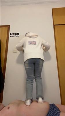【佳佳】帆布鞋全体重踩踏 bf51496 艾彩调教库 第4张