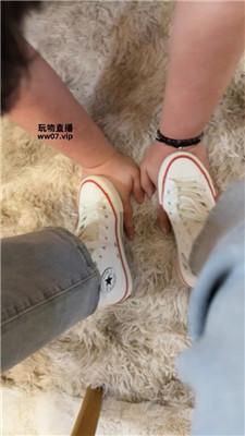 【佳佳】帆布鞋全体重踩踏 bf51496 艾彩调教库 第7张