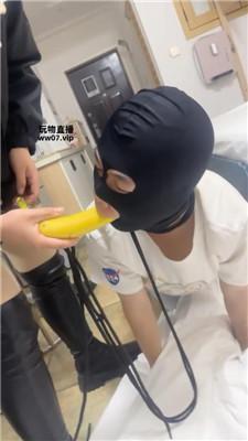 【00后情侣】舔脏长靴踩踏喂食 JS250317-26 艾彩调教库 第4张