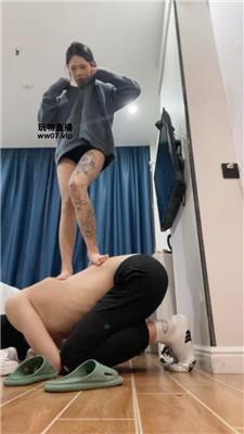 【小凤梨】纹身小妹白袜玉足舔 JS250316-9 艾彩调教库 第8张