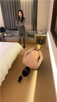 【Jenn】舔黑丝高跟-体验重度鞭打 bf51428 艾彩调教库 第19张