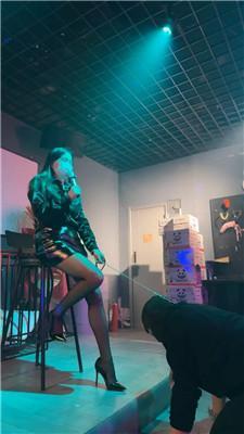 【三千女王】多S-圈内酒吧轮流处刑 bf51425 艾彩调教库 第3张