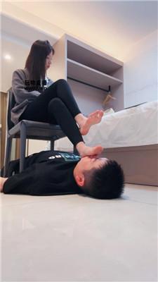 【怡宝】超美玉足捂脸窒息 bf51613 艾彩调教库 第3张