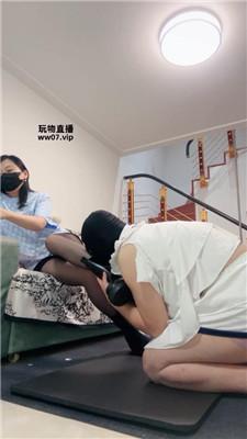 【小妮】囚禁狗笼-短靴黑丝美腿虐 bf51616 艾彩调教库 第2张