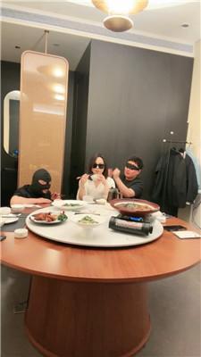 【辣姐】饭店玩双狗/靴底喂食 bf51617-HD绳艺资源网