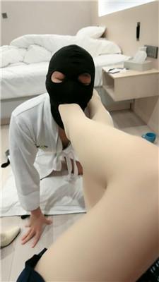 【一禾】强制圣水-长靴踩踏-肉丝脚狂舔  JS250323-16 艾彩调教库 第11张