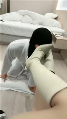 【一禾】强制圣水-长靴踩踏-肉丝脚狂舔  JS250323-16 艾彩调教库 第3张